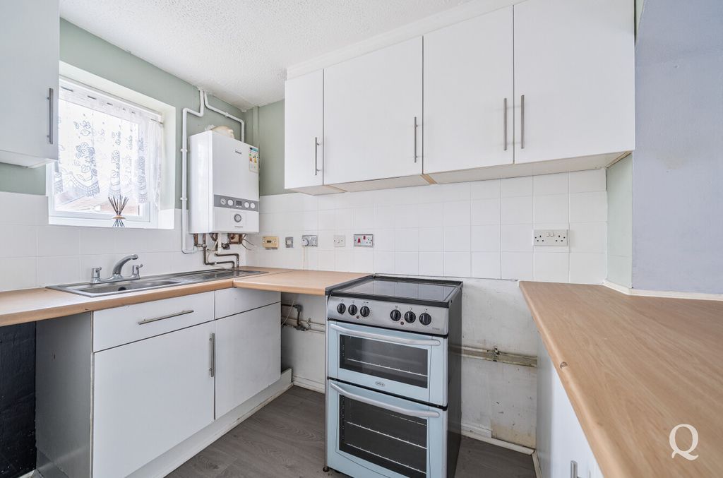 Property photo 2 of 18 86682338-E5Ea-436...