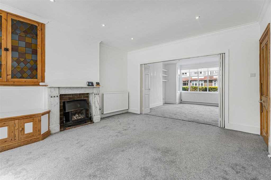 Property photo 3 of 28
