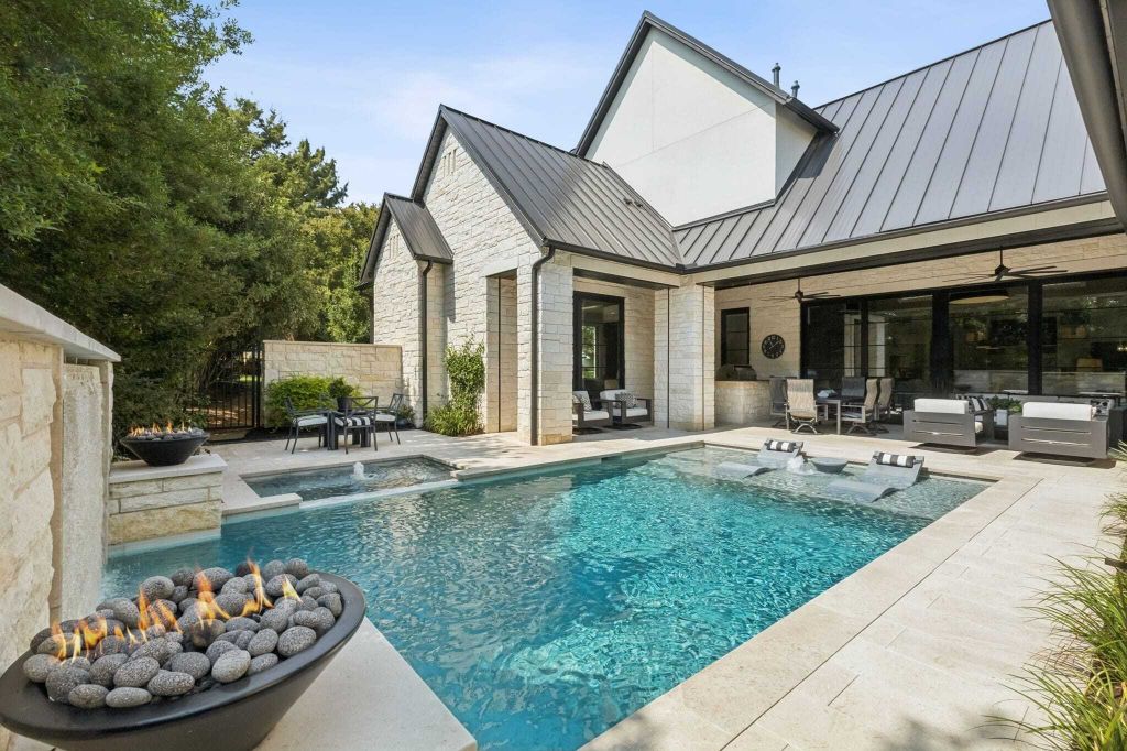 Property photo 1 of 31