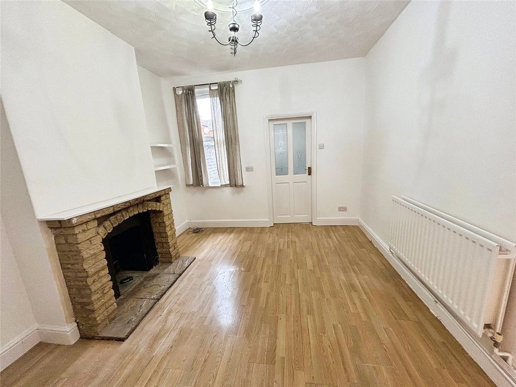 Property photo 3 of 10 Living Room