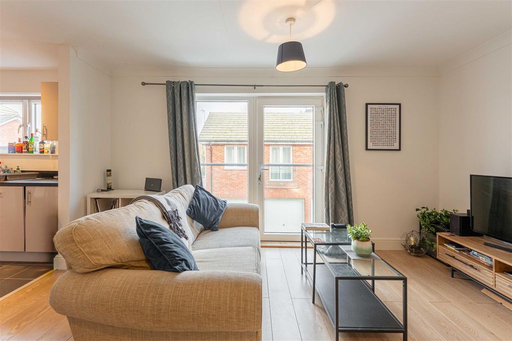 Property photo 3 of 17 Tatler Close - Creative House Studio 01524-Hdr.Jpg