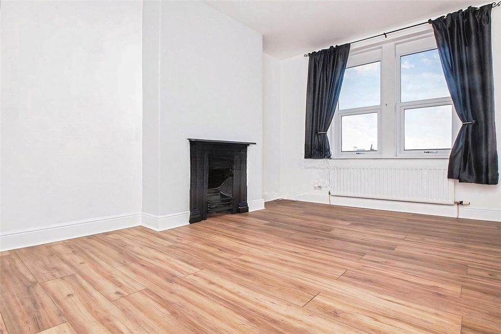 Property photo 2 of 8 Picture No. 11