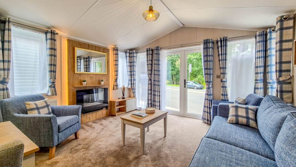 Property photo 1 of 24 Untitled 7