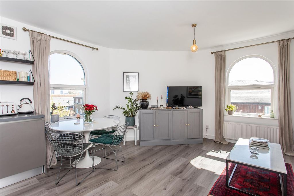 Property photo 2 of 14 Reception