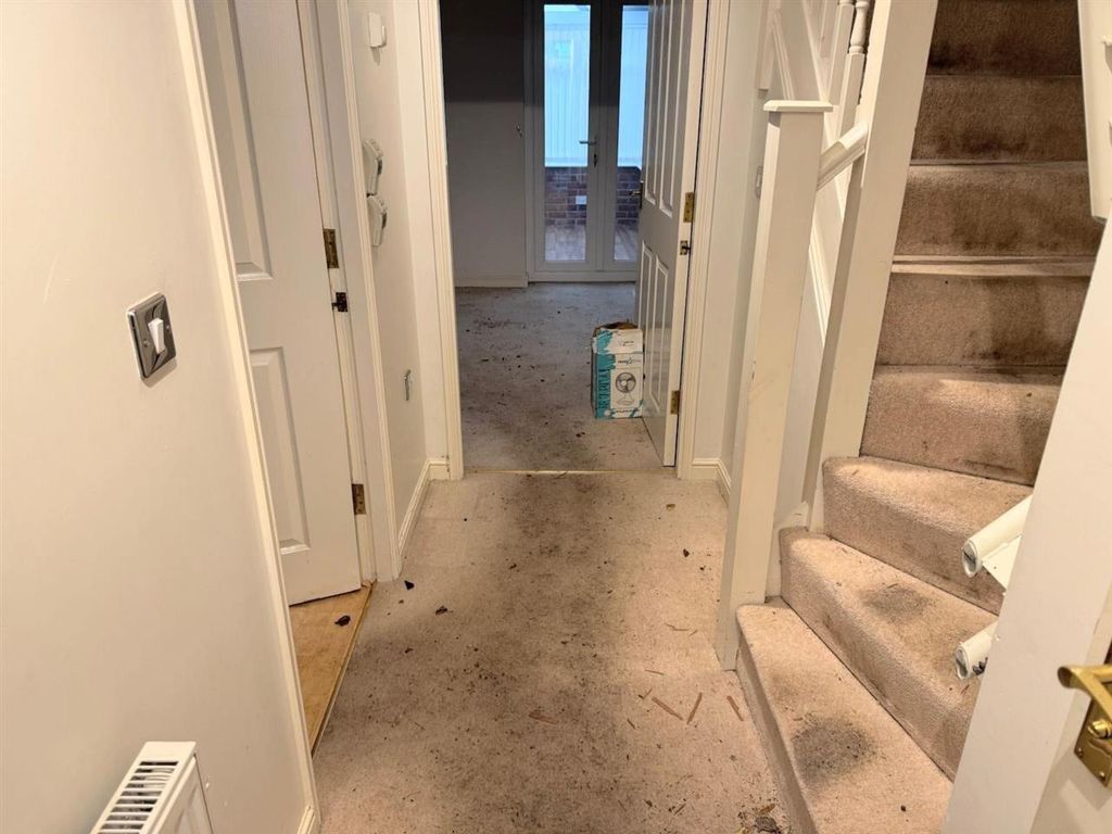 Property photo 2 of 13 Entrance Hall