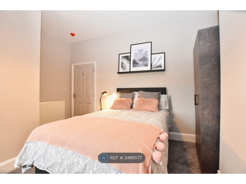Property photo 1 of 6 Room 2