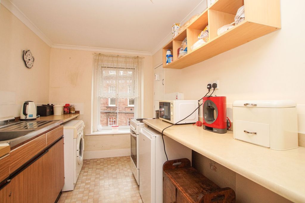 Property photo 3 of 9 Kitchen