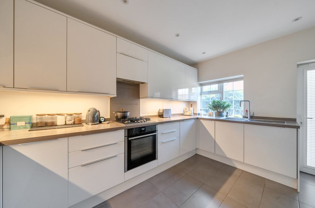 Property photo 2 of 21 1373909-9-6920661...