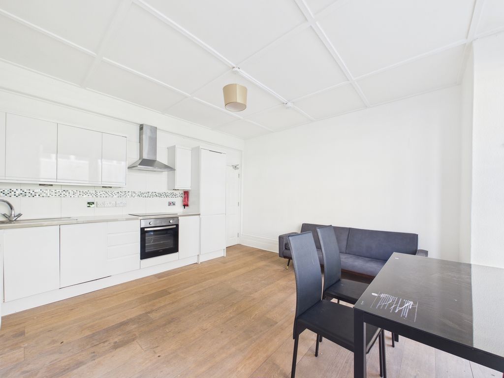 Property photo 2 of 12 Cam04693G0-Pr0106-Still013