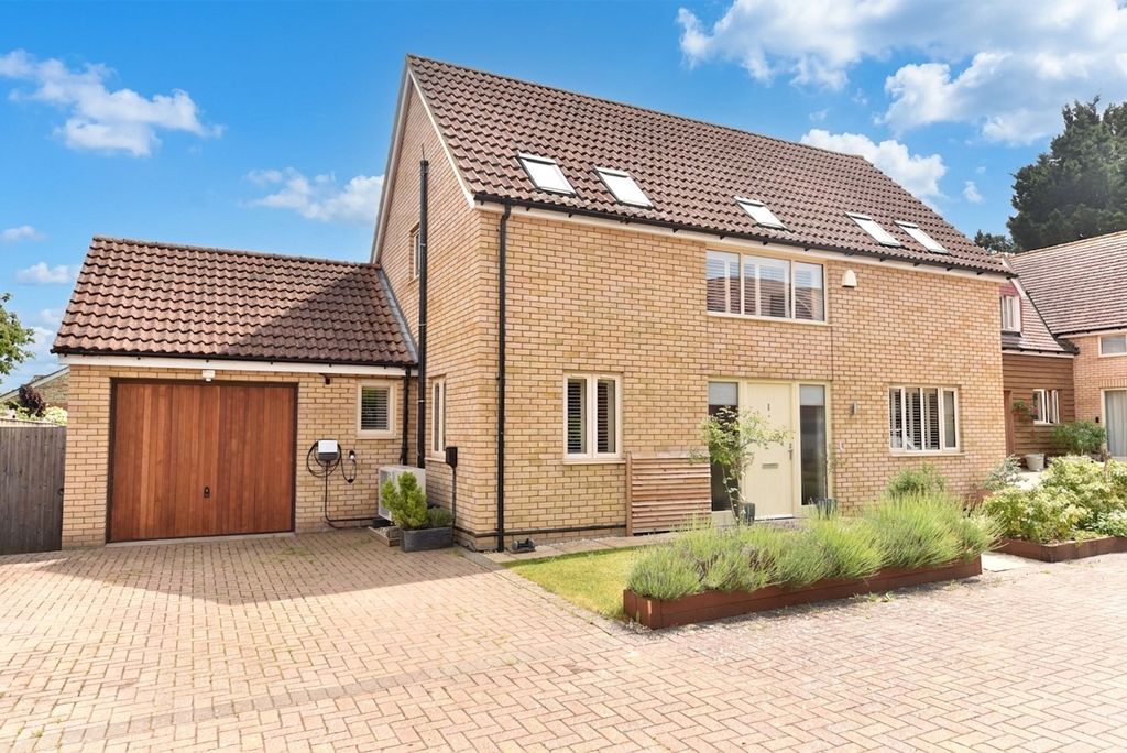 Property photo 1 of 32