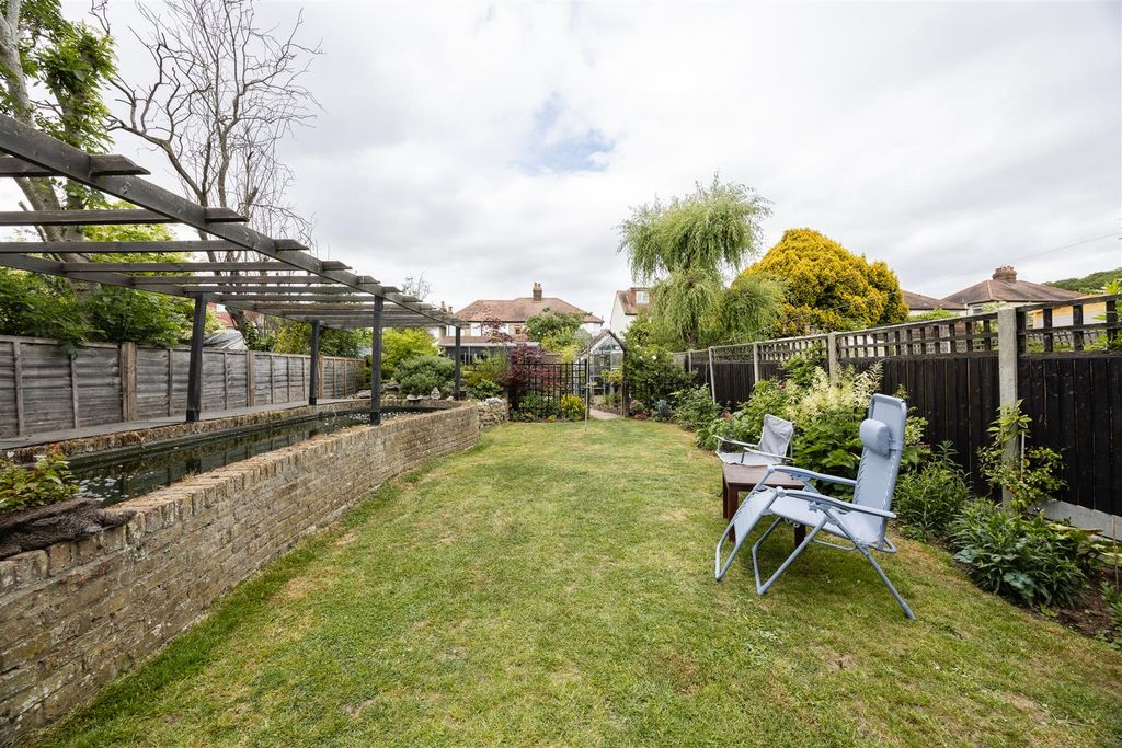Property photo 3 of 24 Ainslie Wood Road, E4