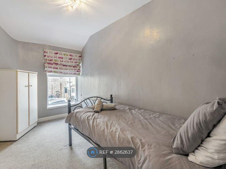 Property photo 3 of 4 Single Bedroom