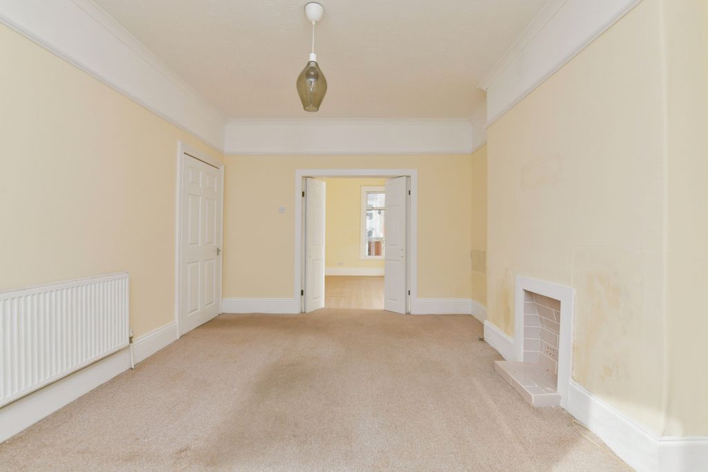 Property photo 2 of 17 Image