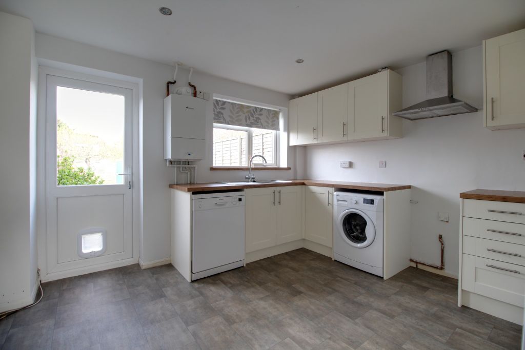 Property photo 3 of 8 Kitchen