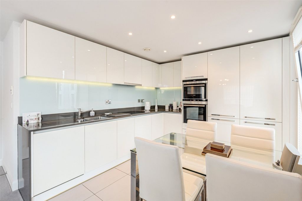 Property photo 3 of 19 Picture No. 02