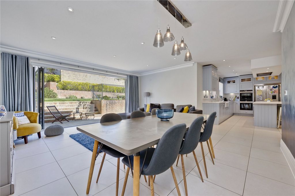 Property photo 2 of 15 Family/Dining