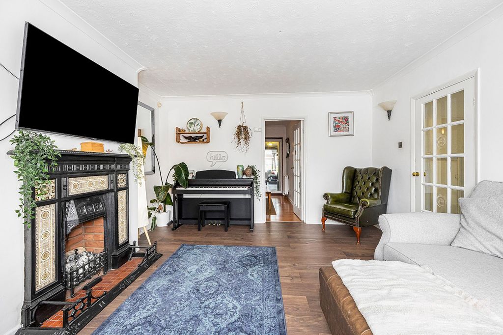 Property photo 2 of 24