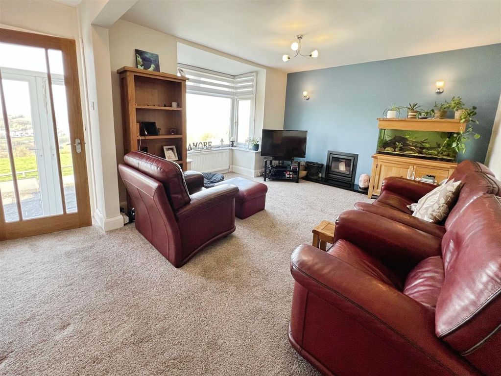 Property photo 2 of 37 Lounge