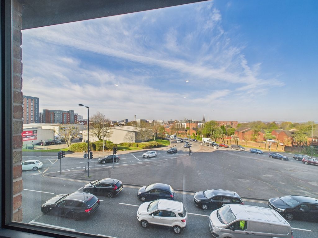 Property photo 2 of 21