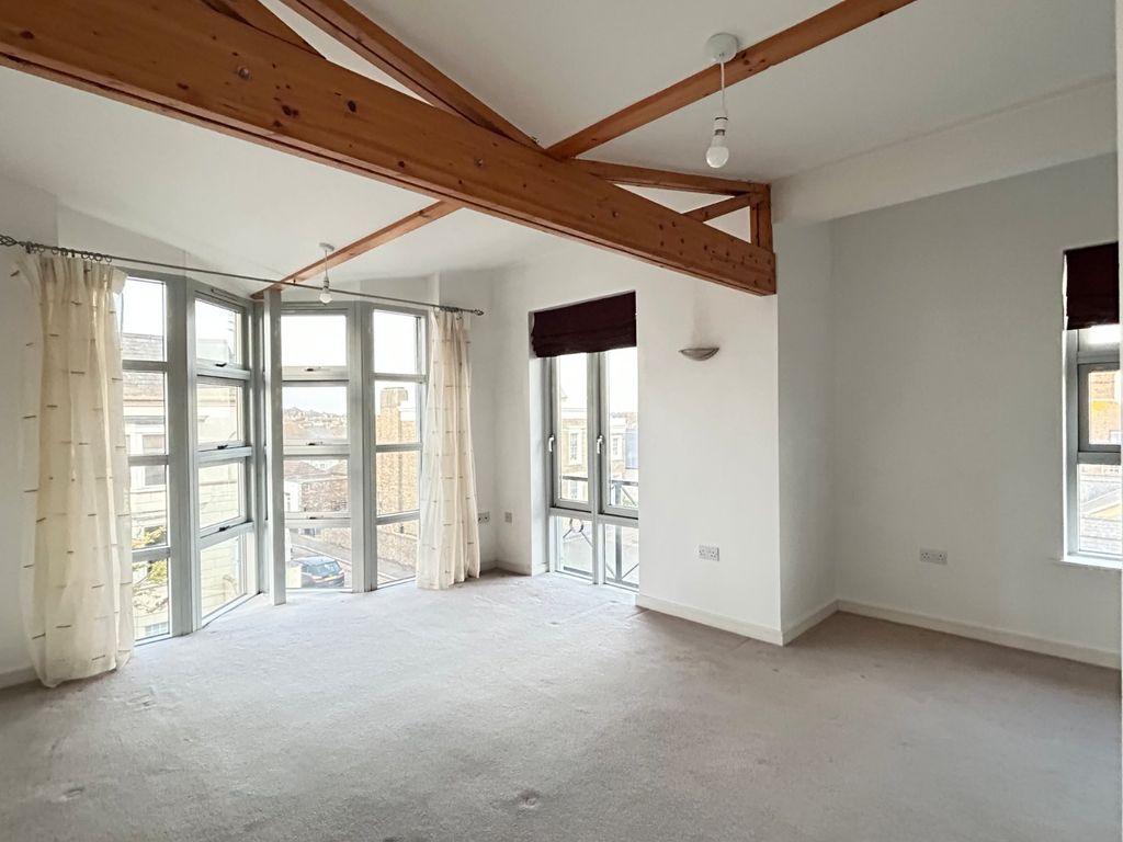 Property photo 3 of 8 Picture 3