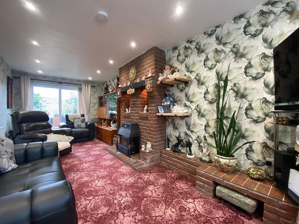 Property photo 3 of 40 Lounge