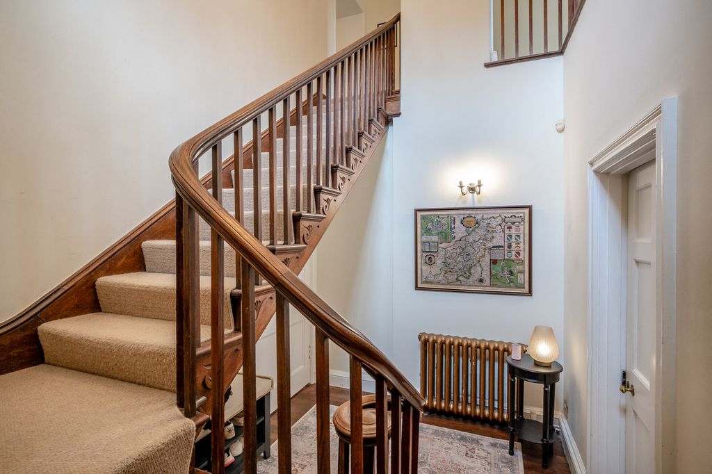 Property photo 3 of 36