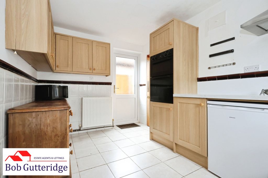 Property photo 3 of 26 Fitted Kitchen
