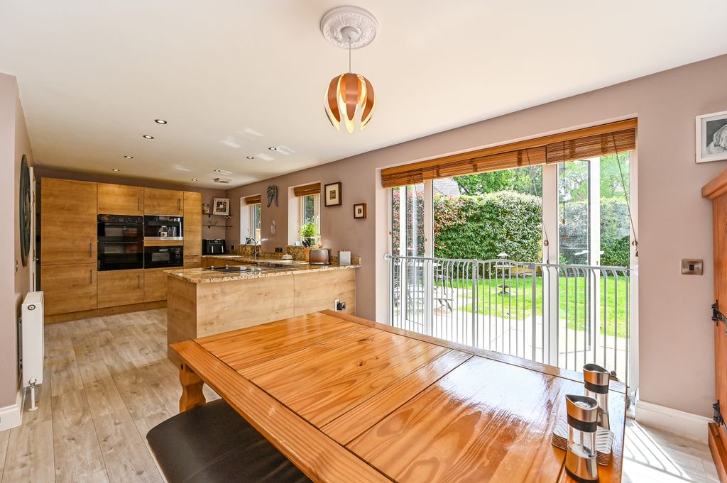 Property photo 2 of 33