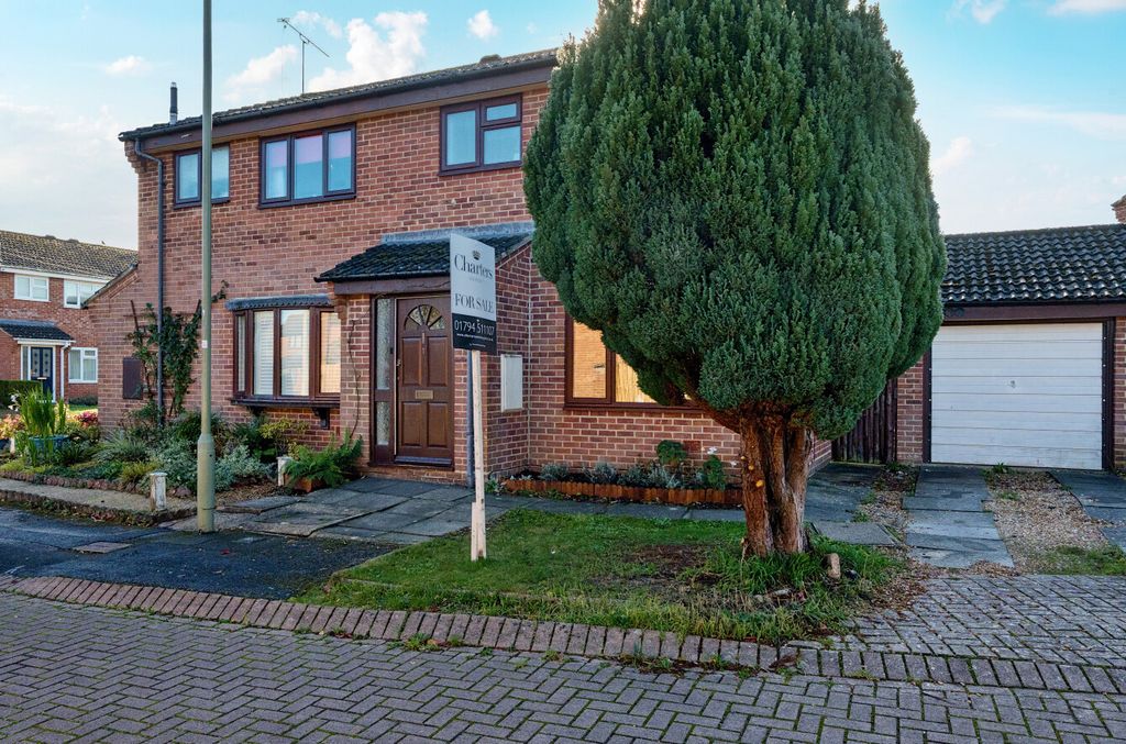 Property photo 1 of 11 1370553-23-68F8B6...