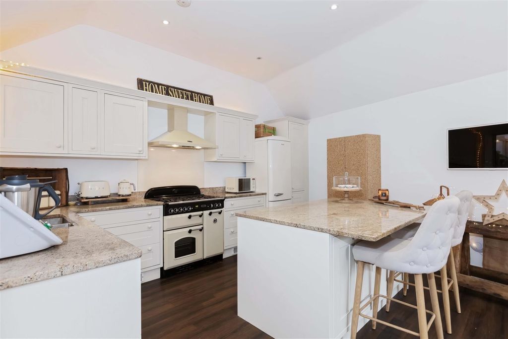 Property photo 2 of 25 Heene Rd_13.Jpg