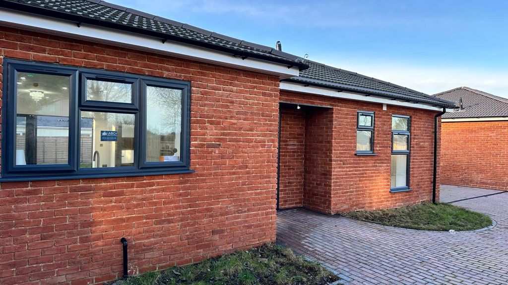 Property photo 2 of 20