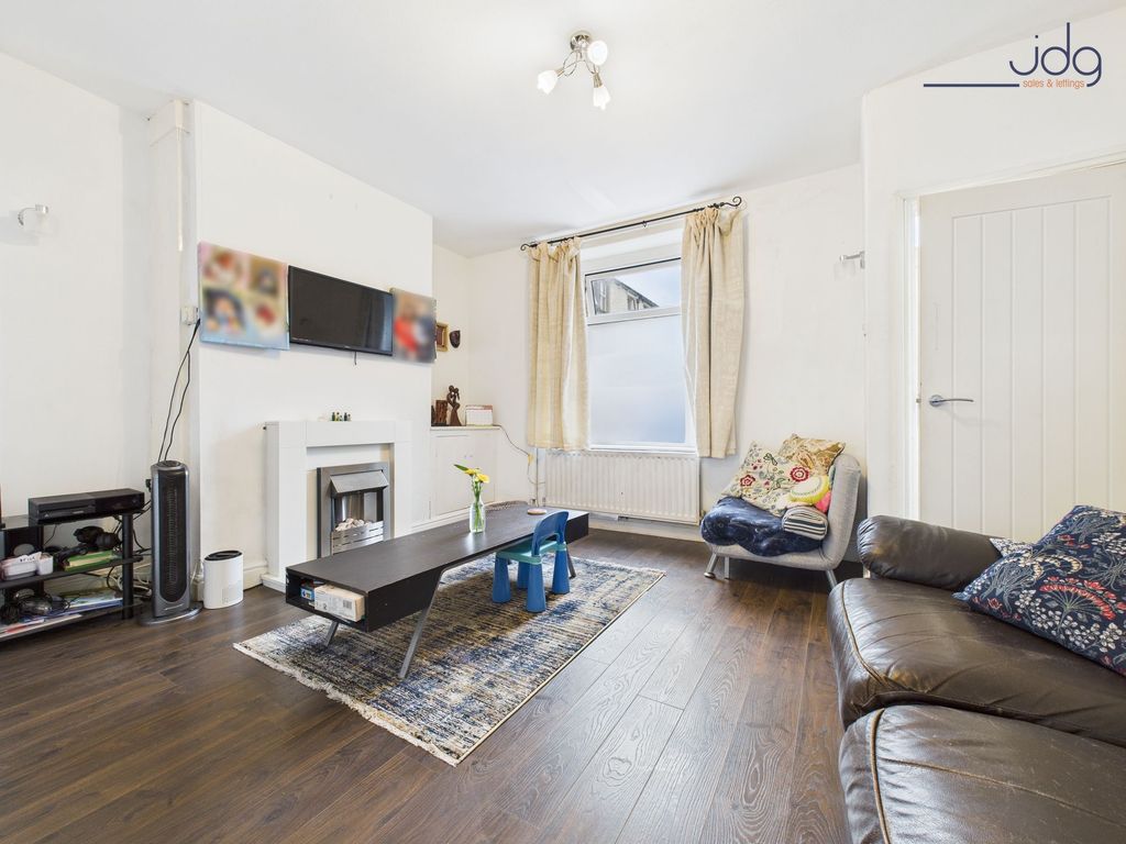Property photo 2 of 10 Cosy Open Plan Living Dining