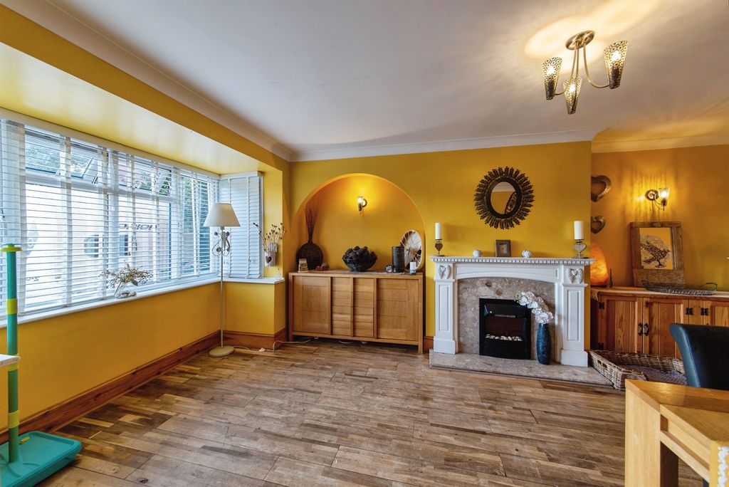 Property photo 3 of 27