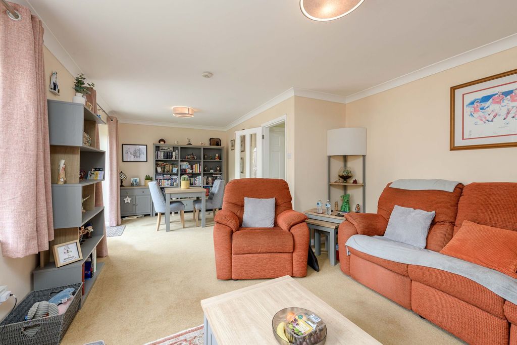 Property photo 2 of 27