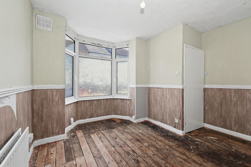 Property photo 2 of 17 112 Clarendon Street, Dover, Kent, Ct17 9rd