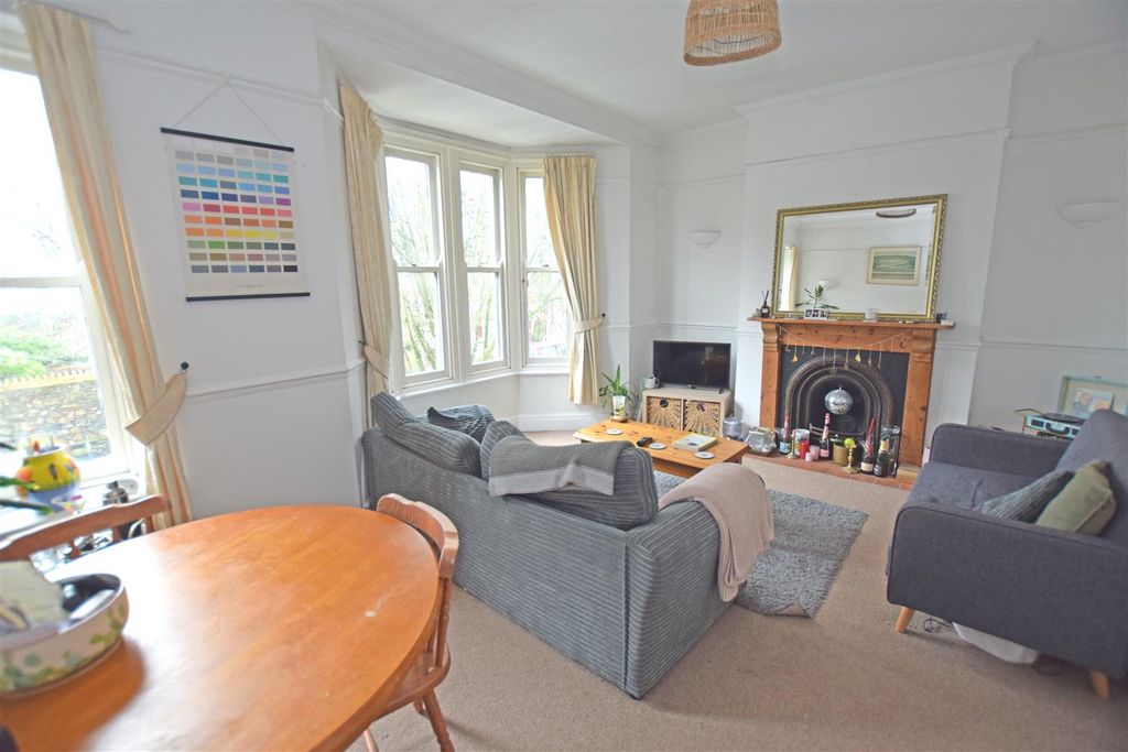 Property photo 2 of 9 Lounge.Jpg