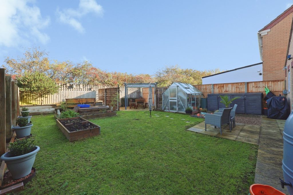 Property photo 3 of 18 5700582
