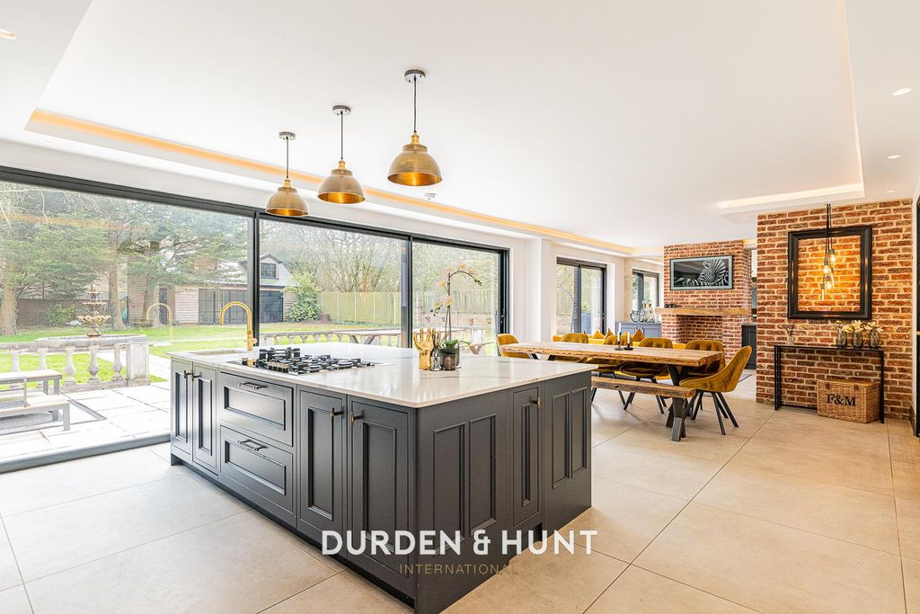 Property photo 3 of 45 Theydon-43.Jpg