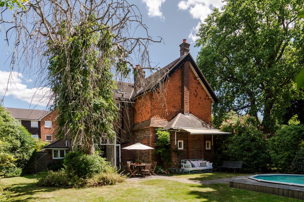 Property photo 3 of 33 296547 - 19 Wimblehurst Road-65.Jpeg