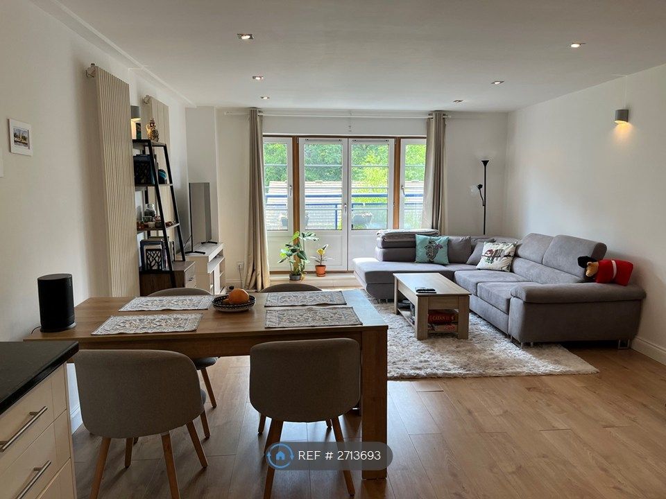 Property photo 1 of 25 Living Room