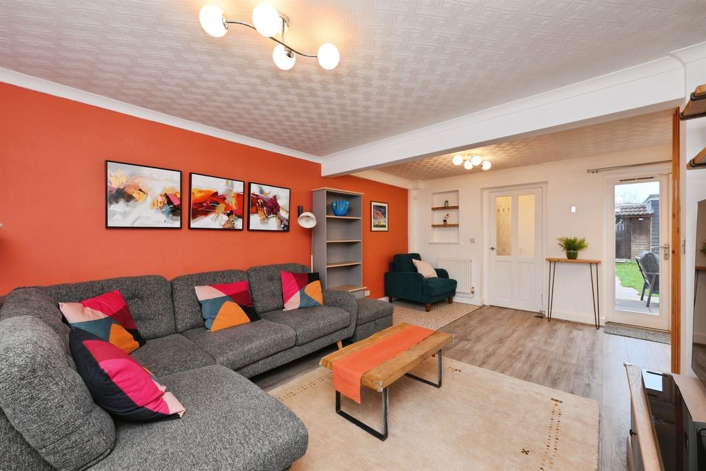 Property photo 2 of 25