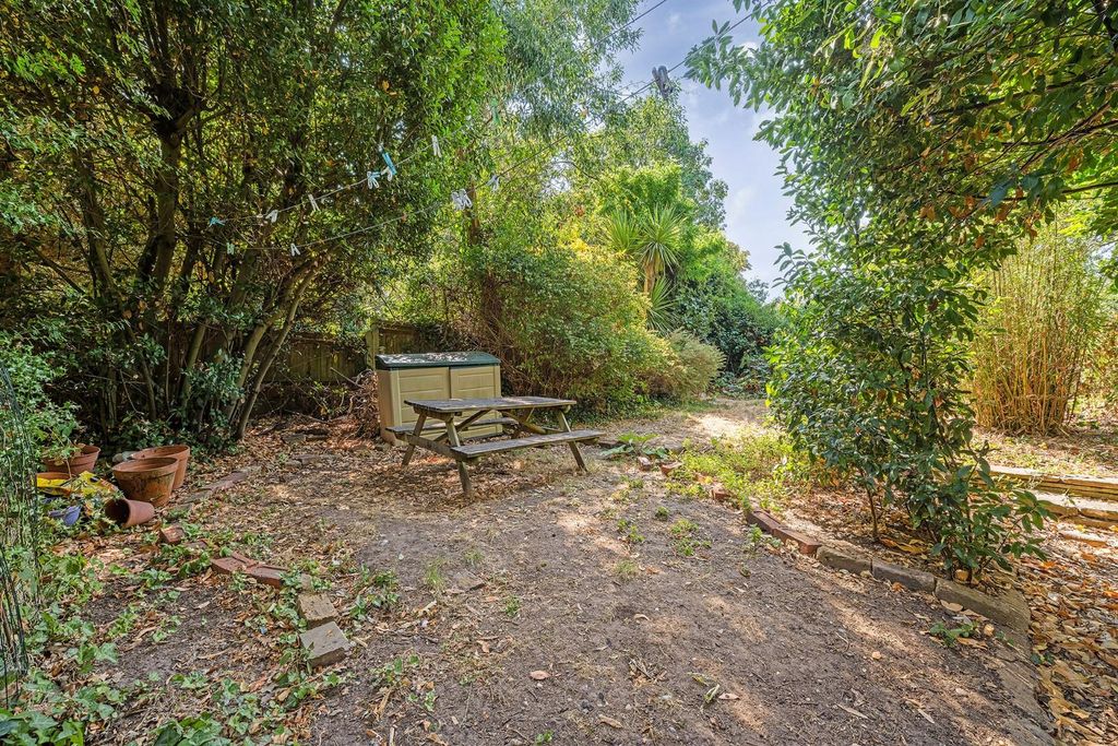 Property photo 2 of 15 Garden.Jpg