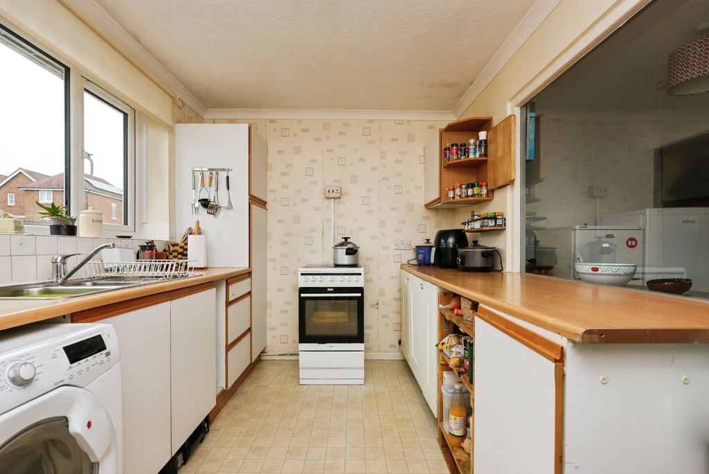 Property photo 2 of 17 Photo