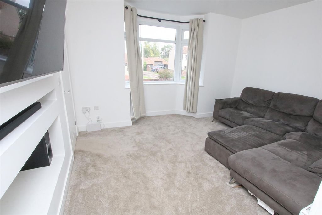 Property photo 2 of 15 Lounge