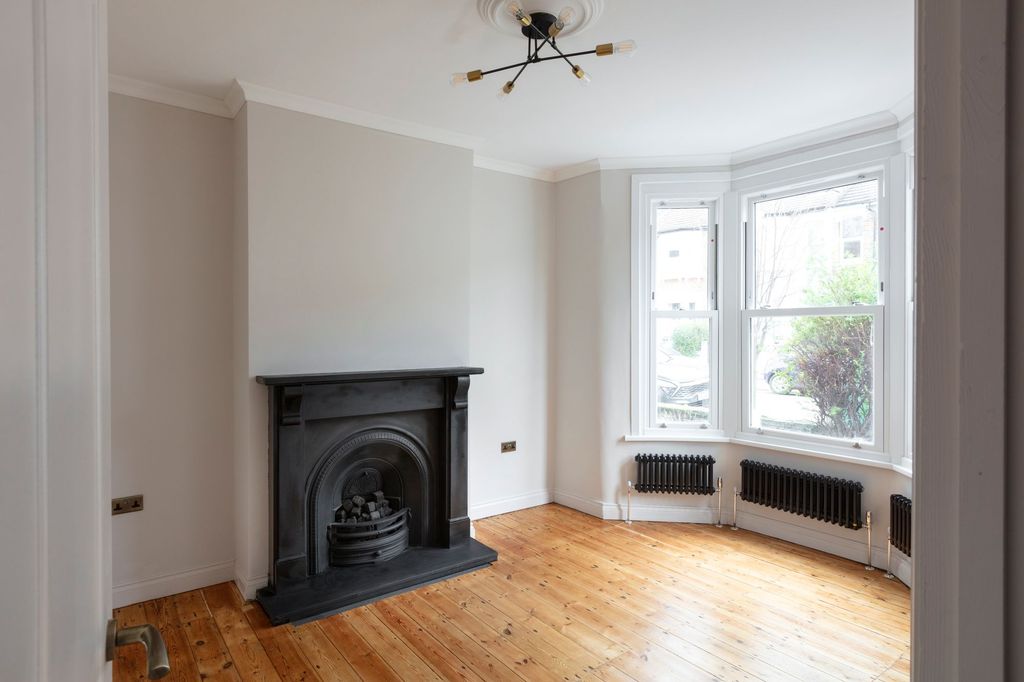 Property photo 3 of 40