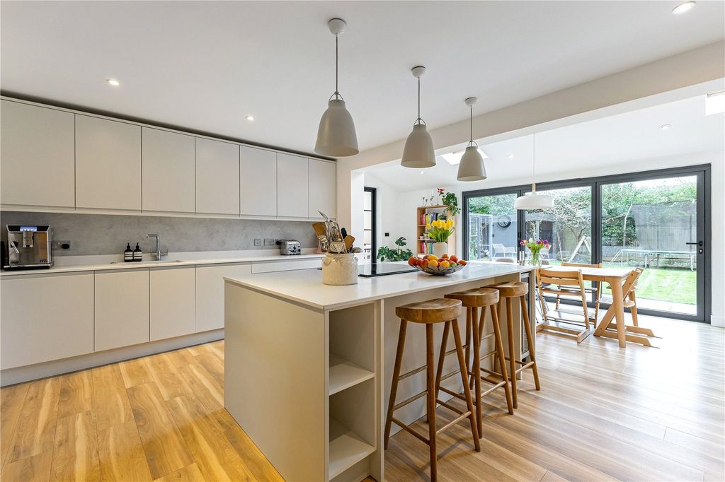Property photo 2 of 25 Kitchen
