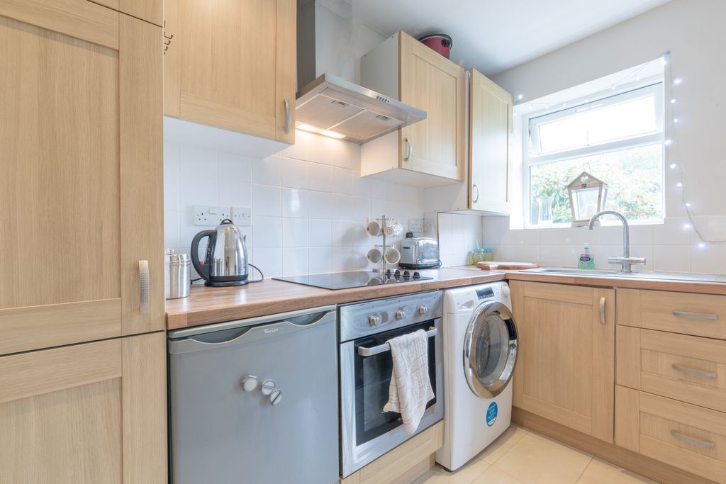 Property photo 2 of 5 Kitchen