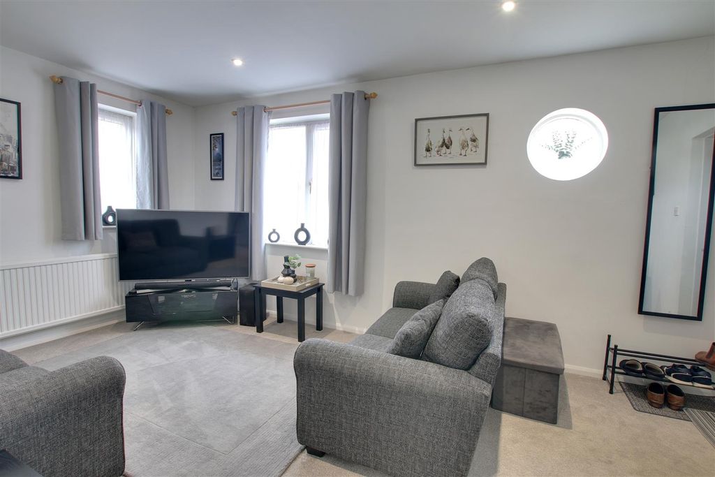 Property photo 3 of 7 Img_8881-Img_8883.Jpg