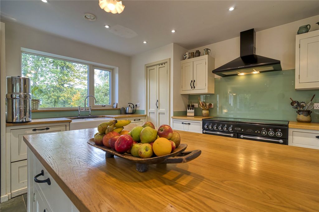 Property photo 2 of 39 Picture No. 37