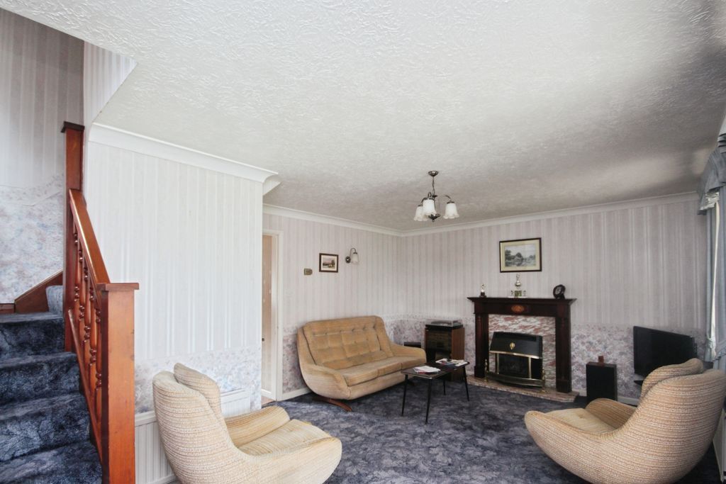 Property photo 2 of 13 Lounge